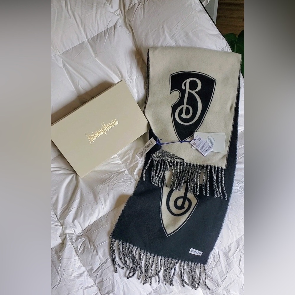 New with tag Burberry B Shield Unisex Reversible Black&Cream Wool Cashmere Scarf - Picture 6 of 15